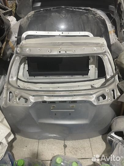 Крышка багажника toyota rav4 40