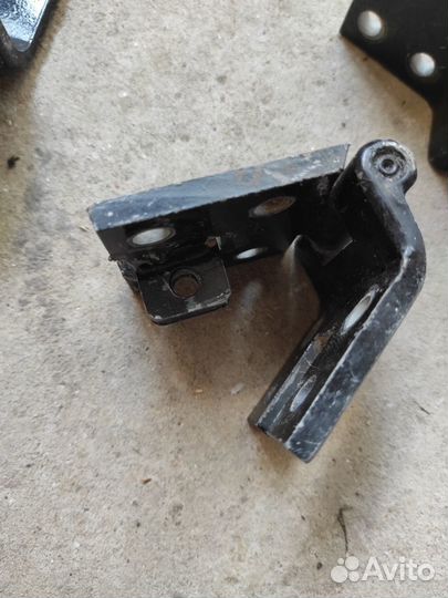 Петля двери Мерседес W463