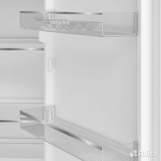 Встраиваемый холодильник Hotpoint HBH 20 белый