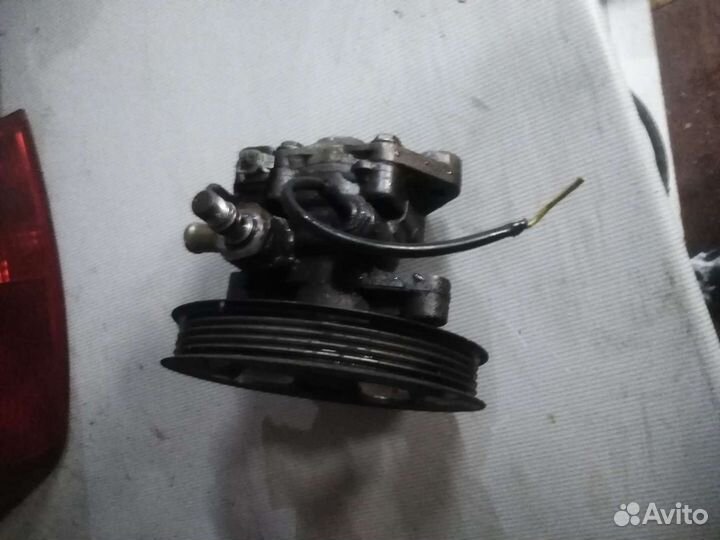 Насос Гур Mitsubishi Carisma