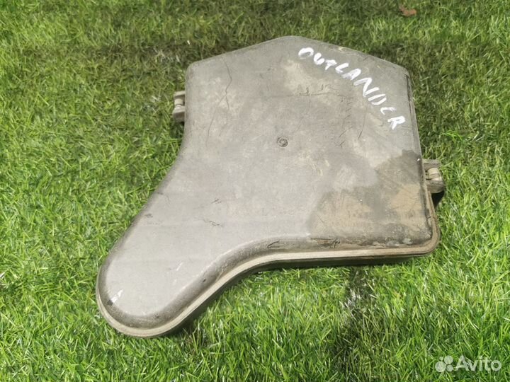 Резонатор воздушного фильтра Mitsubishi Outlander