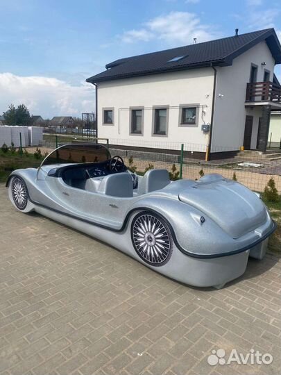 Водный прогулочный катер