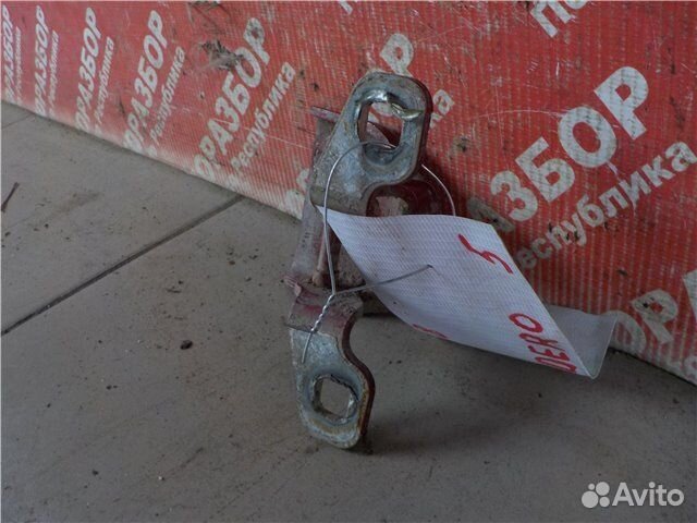Петля двери верхняя передняя левая Renault Sandero