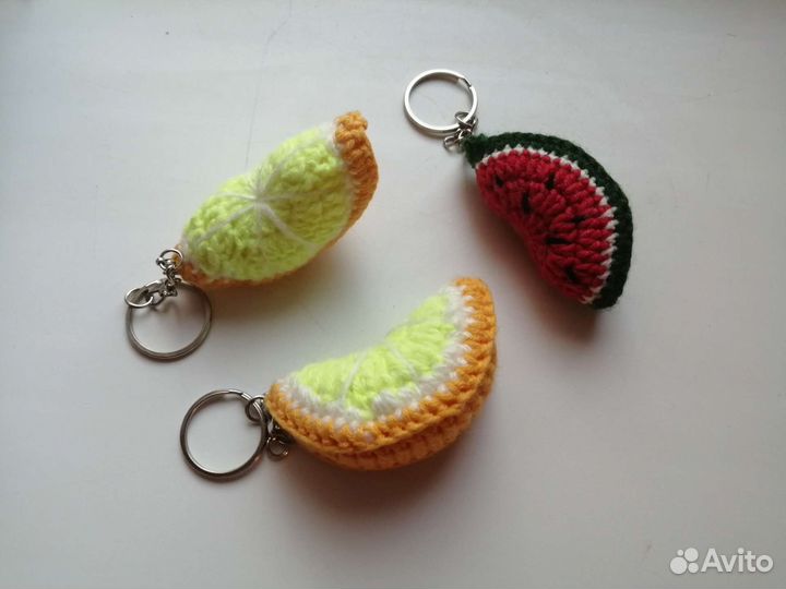 Вязаные брелки ручной работы