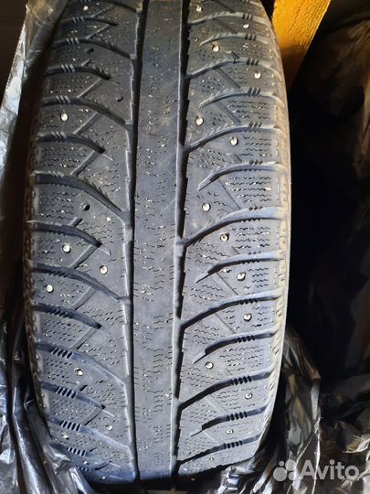 Bridgestone Ice Cruiser 7000 235/65 R17