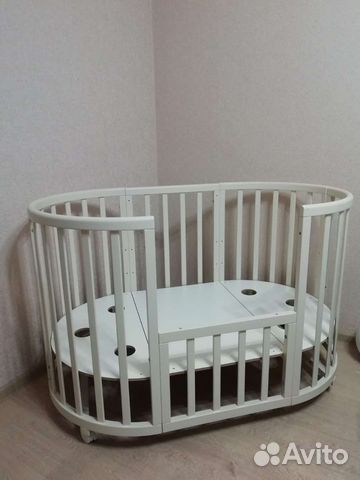 Детская кроватка с маятником круглая