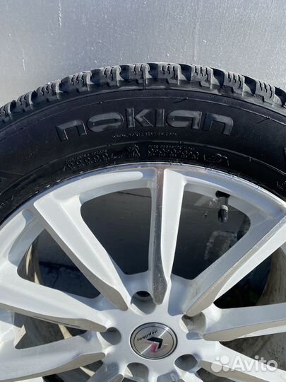 Nokian Tyres Hakkapeliitta 8 215/55 R17