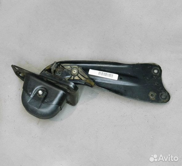 Рычаг задний левый продольный VW Jetta 5