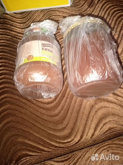 Коробка с вещами и сладостями