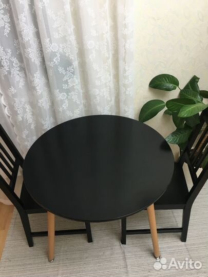 Стулья Икеа и круглый стол