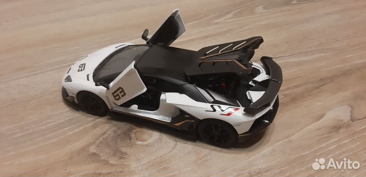 Lamborghini Aventador SVJ 1/24