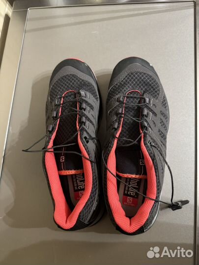 Кроссовки женские трекинговые salomon