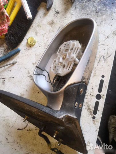 Правое зеркало Nissan almera classic