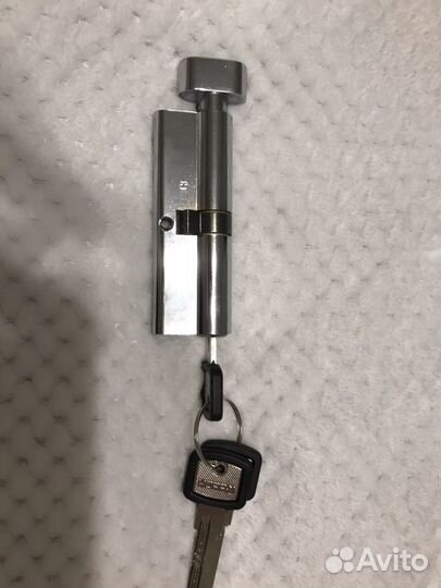 Личинка замка нора-м