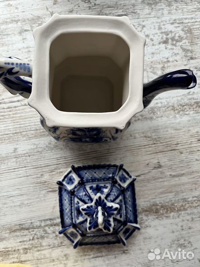 Фарфоровый чайник 