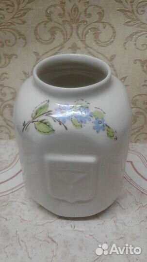 Ваза с гербом Саратова