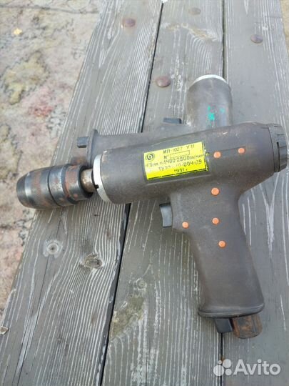 Пневмоударный гайковёрт