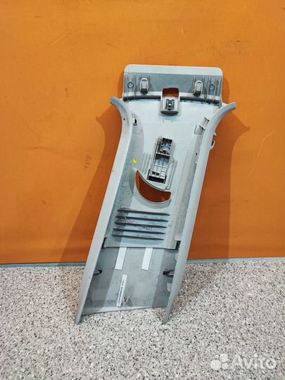 Обшивка центральной стойки Volkswagen Tiguan 5N1