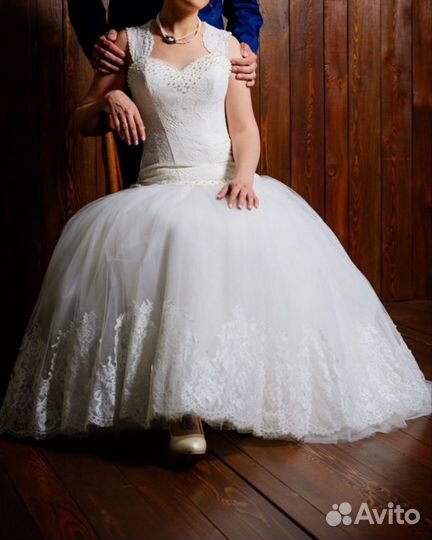 Свадебное платье 44 размера (м)