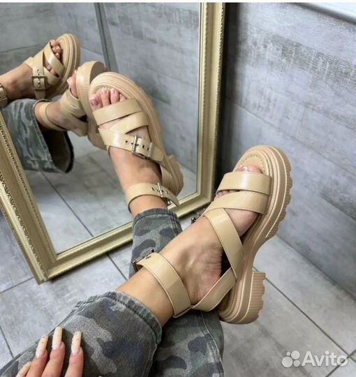 Сандали женские на толстой подошве