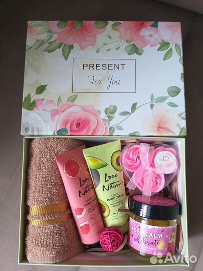 Подарочный набор махровых полотенец