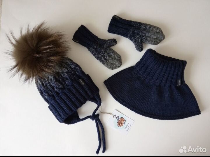 Шапка, манишка, варежки