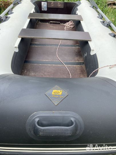 Моторная лодка с мотором