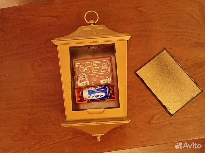 Часы настенные, СССР, янтарь, пластик