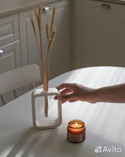 Ваза из гипса с колбой из прочного пластика