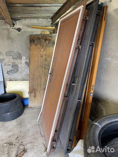 Дверь входная уличная бу