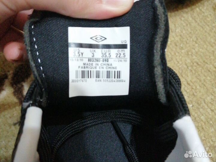 Футбольные бутсы umbro