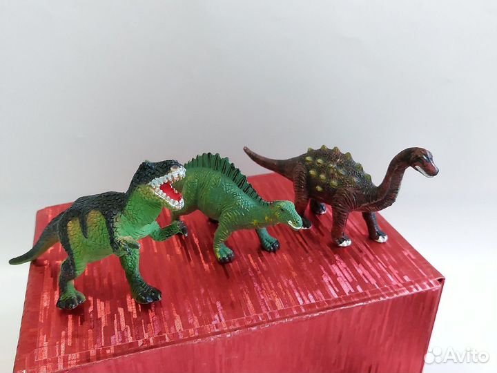 Игрушки пакетом динозавры