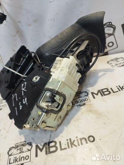 Замок двери передний правый Mercedes Ml W164