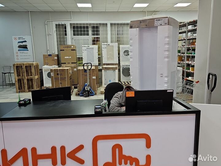 Новый со склада холодильник indesit ds4200w