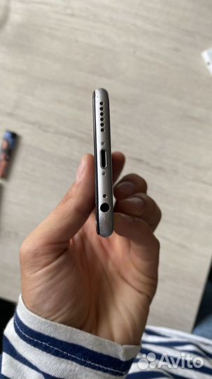 Телефон iPhone 6s