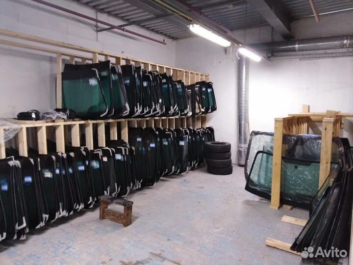 Лобовое стекло на Мазда 3