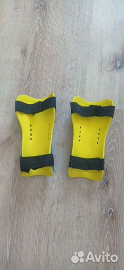 Щитки футбольные детские