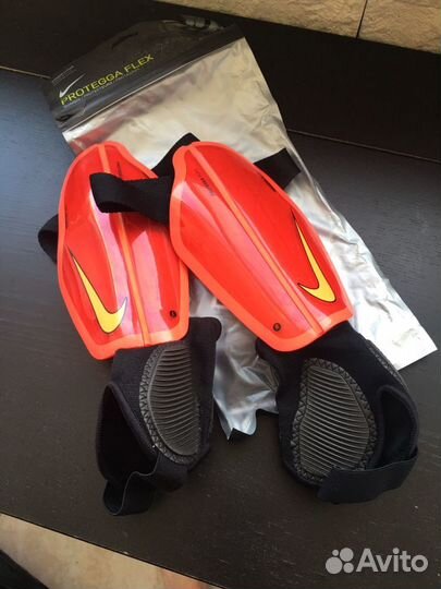 Щитки футбольные