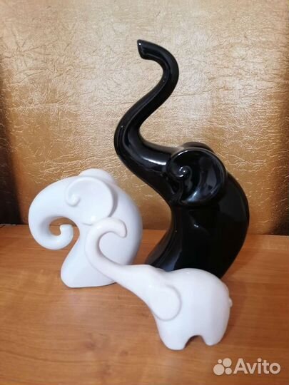 Вазы, девушка, слоники