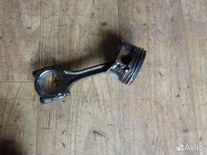 Поршень с шатуном Nissan Sunny B15 1998-2005