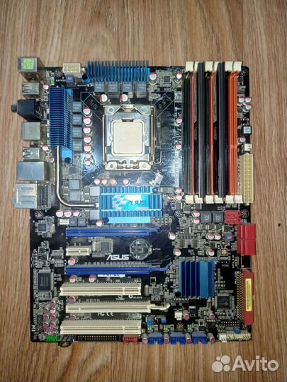 Материнская плата с процессором и памятью