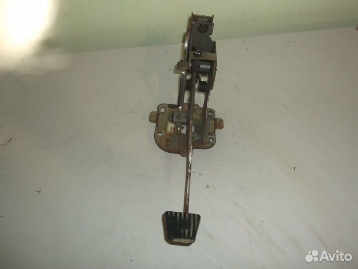 Педаль сцепления (Chevrolet Lanos)