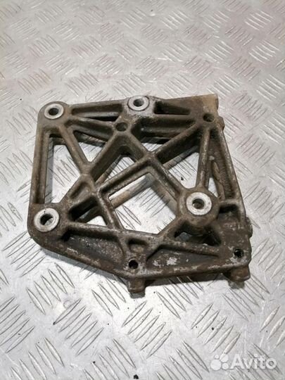 Кронштейн компрессора кондиционера Nissan Maxima a