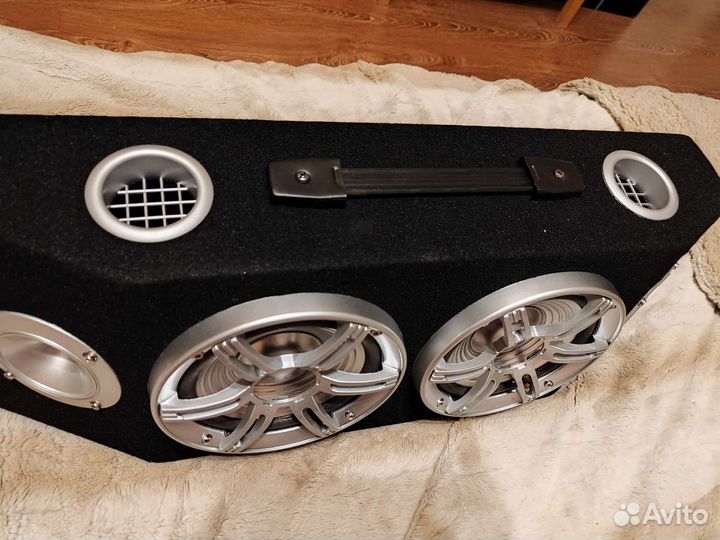 Автомобильный сабвуфер 300 Вт