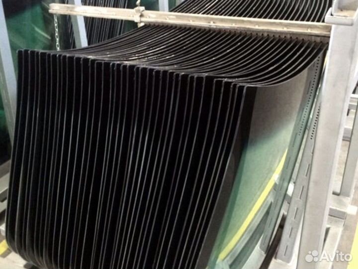 Стекло лобовое верхнее John Deere