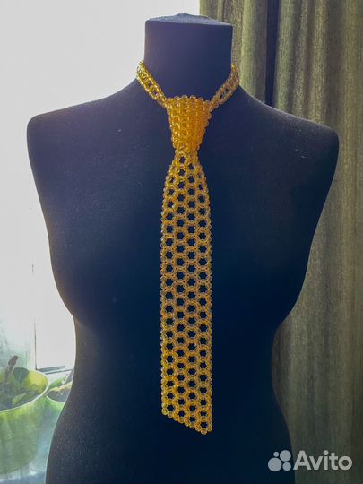 Галстук из бусин ручной работы