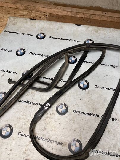 Подкапотный резиновый уплотнитель bmw e34