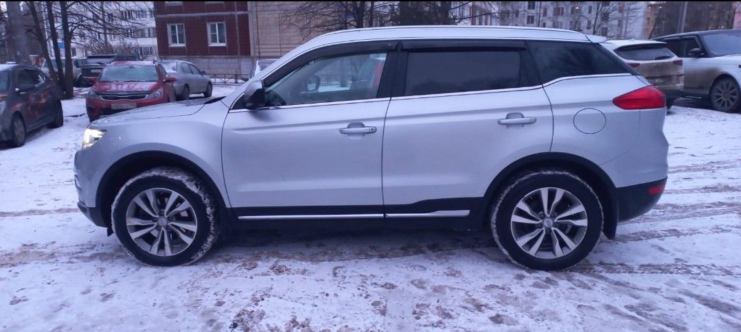Geely Atlas: фото владельца