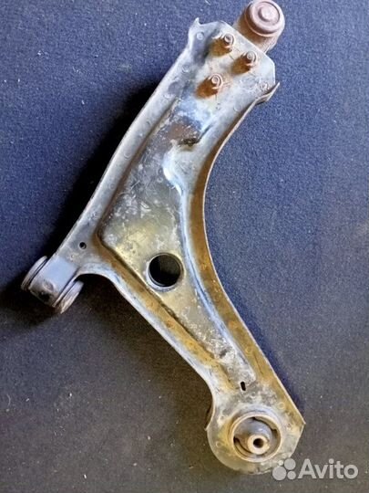 Рычаг подвески передний левый Chevrolet Lacetti