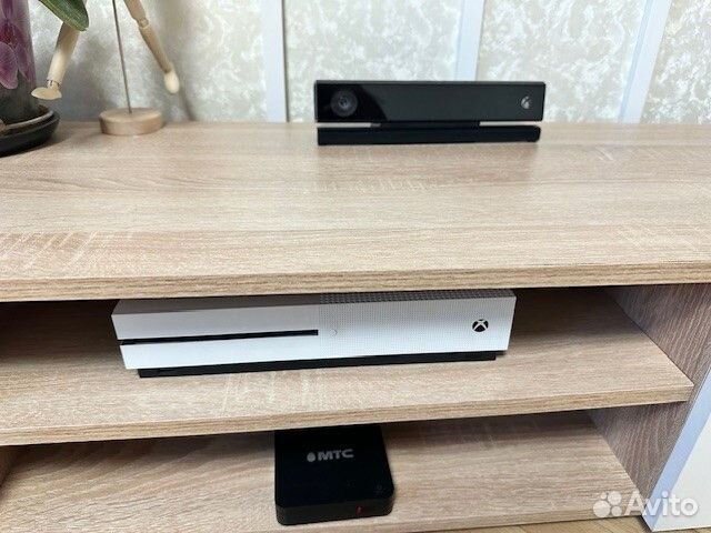 Продается Xbox one S с сенсором kinect